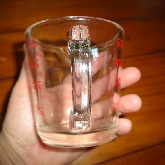 NEW Gold Heart Shaped Measuring Spoons/ Vtg. Glass PYREXRed Print Measuring Cup - Picture 4 of 16